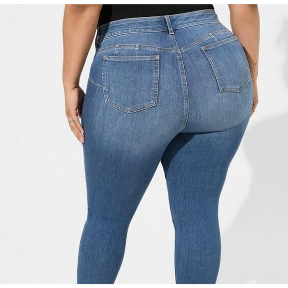 Torrid Jeans Womens Plus Size 24T Tall Whiskers Stretch Medium Wash Denim - Picture 1 of 11